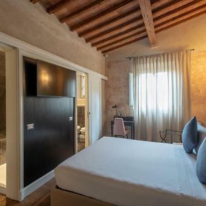 Camera con letto king size